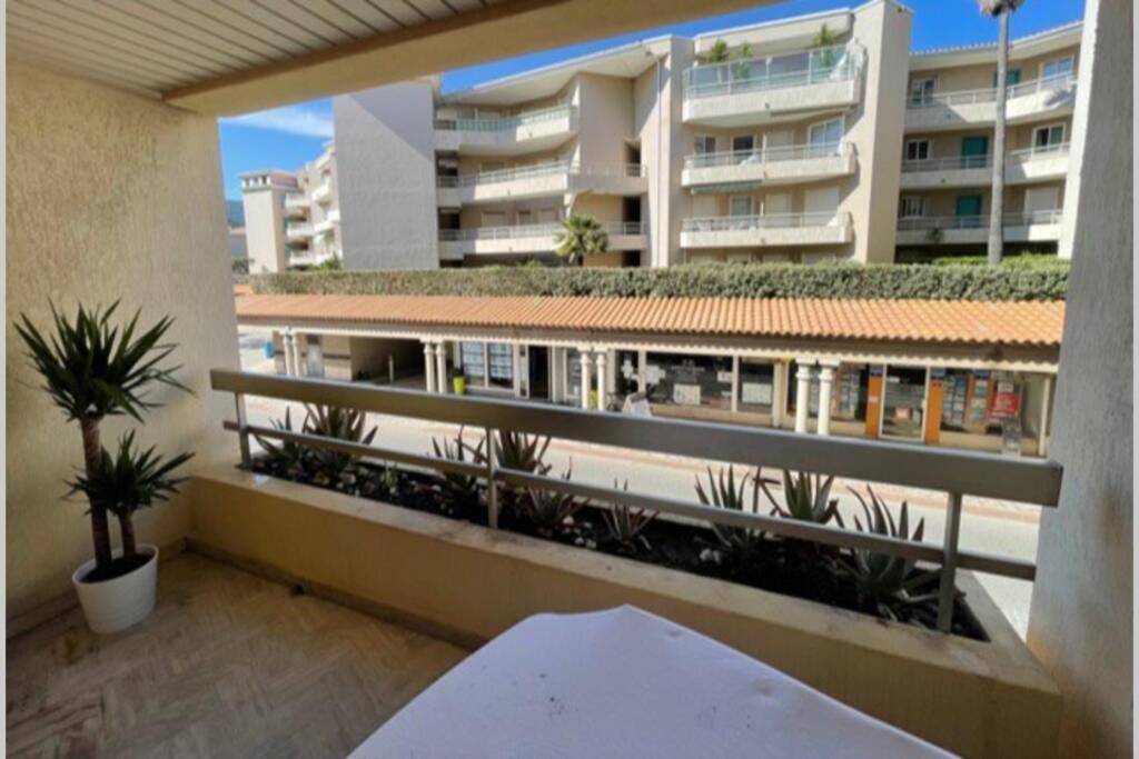 Confortable Appartement A Cavalaire-Sur-Mer Zewnętrze zdjęcie